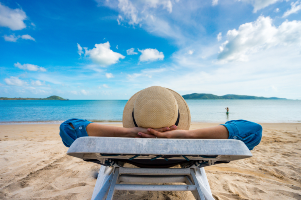 Mitarbeiter im Urlaub als Zeichen für die digitale Urlaubsverwaltung